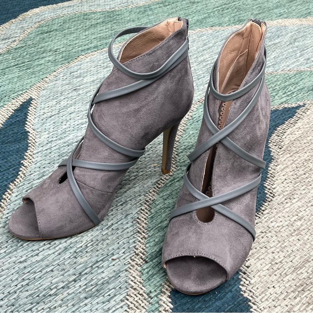 Journee suede and leather Gray Strappy Heels